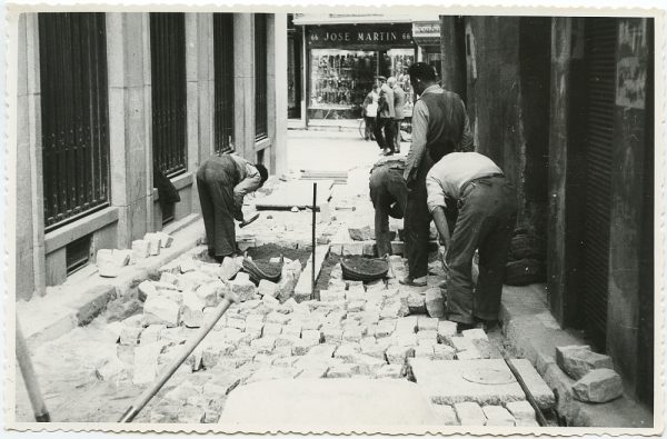 MMH-511-Obras de urbanización en la calle Nueva_1961 - Fot Flores