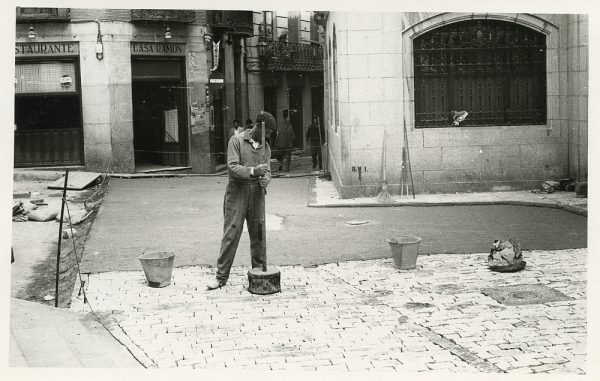 MMH-518-Obras de urbanización en la calle Nueva_1961 - Fot Flores