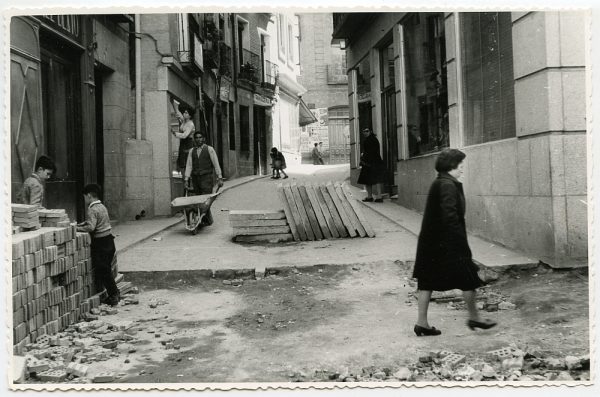 MMH-526-Obras de urbanización en la calle de las Cadenas_1961 - Fot Flores