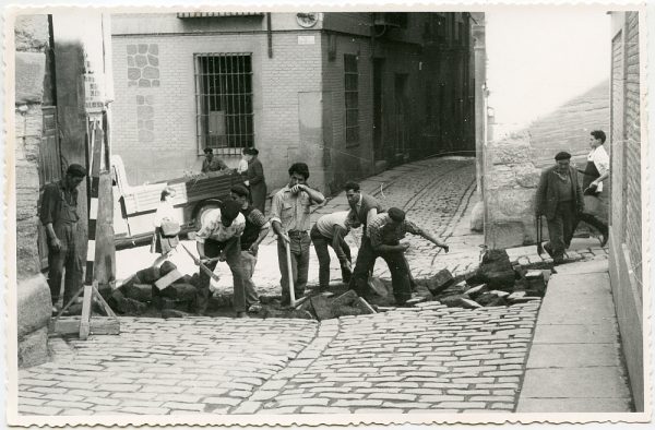 MMH-527-Obras de urbanización en la calle de las Cadenas_1961 - Fot Flores