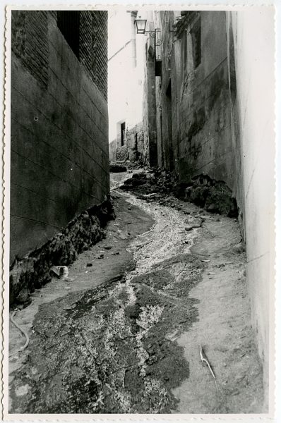 MMH-532-Obras de urbanización en el callejón de Menores_1961 - Fot Flores