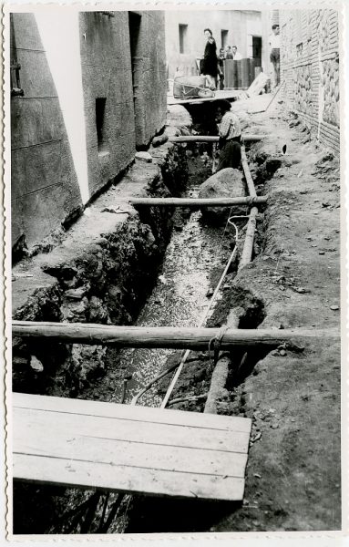 MMH-534-Obras de urbanización en el callejón de Menores_1961 - Fot Flores