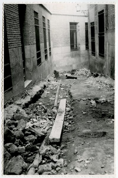 MMH-535-Obras de urbanización en el callejón de Menores_1961 - Fot Flores