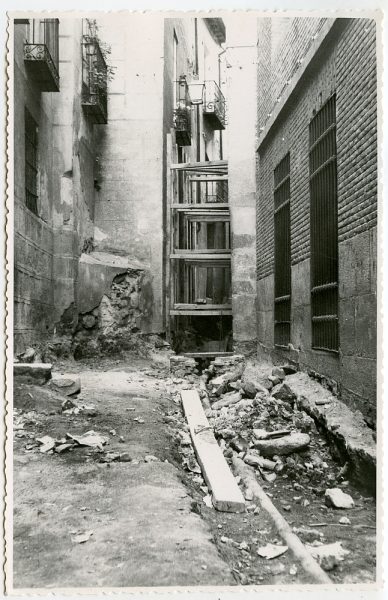 MMH-536-Obras de urbanización en el callejón de Menores_1961 - Fot Flores