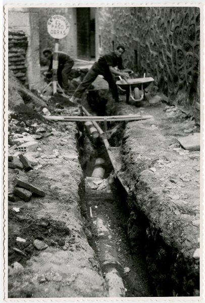 MMH-543-Obras de urbanización en la calle de Aljibes_1962 - Fot Flores