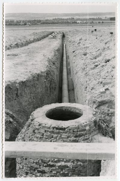 MMH-561-Obras de abastecimiento de agua en paraje desconocido_ca 1963 - Fot Flores