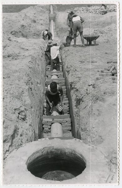 MMH-569-Obras de abastecimiento de agua en paraje desconocido_ca 1963 - Fot Flores