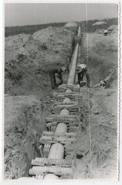 MMH-571-Obras de abastecimiento de agua en paraje desconocido_ca 1963 - Fot Flores