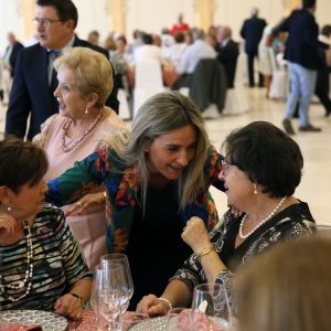 ilagros Tolón recuerda a los miembros de Asvat que cuentan con su complicidad y celebra con ellos su tradicional comida