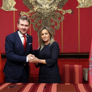 a alcaldesa suscribe el Protocolo Cultural con Burgos y confía en “que vaya más allá, para que nos depare abundantes frutos”