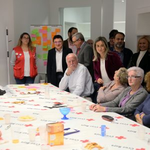 a alcaldesa vista las instalaciones de Cruz Roja y renueva su compromiso de seguir trabajando “por una ciudad más solidaria”