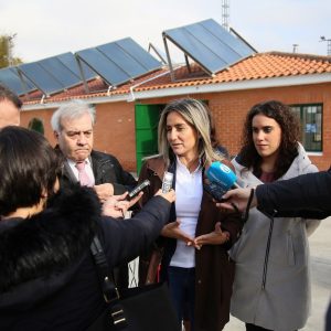 ilagros Tolón anuncia la renovación de la cubierta y los vestuarios del polideportivo del Polígono y la mejora de la pista de atletismo