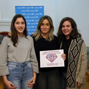 a alcaldesa recibe un galardón del Consejo de Participación de la Infancia y la Adolescencia por el Parque de las Tres Culturas