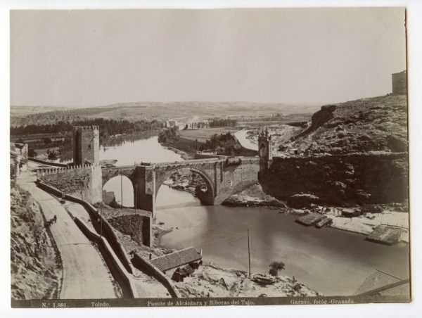 1881 - Toledo. Puente de Alcántara y Riberas de Tajo