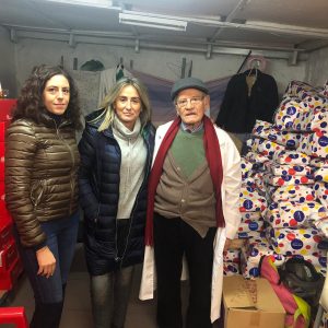 ilagros Tolón visita la ONG ‘Socorro de los Pobres’, un día antes de su reparto de Navidad con el que esperan llegar a 4.000 hogares