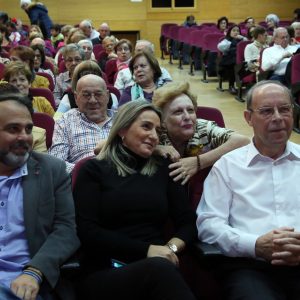 ilagros Tolón comparte con los usuarios del Centro Municipal de Mayores ‘Santa María de Benquerencia’ su fin de curso