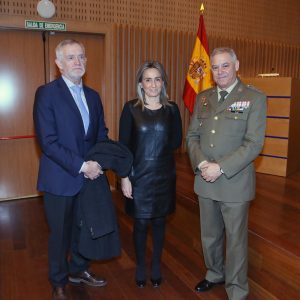 a alcaldesa asiste a la conferencia ‘Normativa y Protocolo del uso de la Bandera Nacional’ enmarcada en el ciclo de la muestra ‘Roj