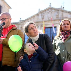 a alcaldesa respalda a Afanion el Día del Cáncer Infantil y les ofrece la complicidad y apoyo del Consistorio los 365 días del año