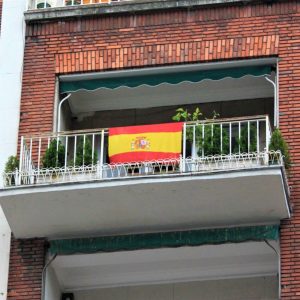 Conferencia: “La bandera nacional en los balcones y otros usos personales”