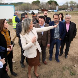 ilagros Tolón destaca el consenso de las administraciones y de las instituciones culturales en la nueva senda peatonal de Vega Baja