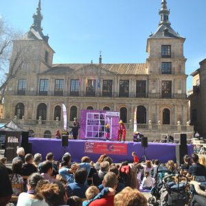 umerosas familias se suman este sábado al espectáculo infantil del Festival FEM19 para romper con los estereotipos de género