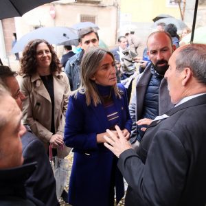 a alcaldesa asiste a la festividad en honor a la Virgen de la Salud que aplaza su procesión al jueves por las lluvias