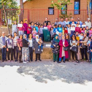 epresentantes de los espacios religiosos del Polígono y escolares del barrio participan en la plantación del Árbol de la Paz
