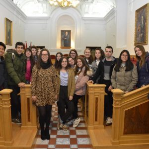 lumnos y alumnas del IES ‘Juanleo Turriano’ conocen el Ayuntamiento con ‘Toledo Educa’