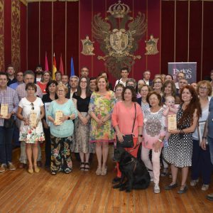 l Ayuntamiento reconoce la contribución de la Asociación Amigos de los Patios a la Semana Grande del Corpus en su 20 aniversario