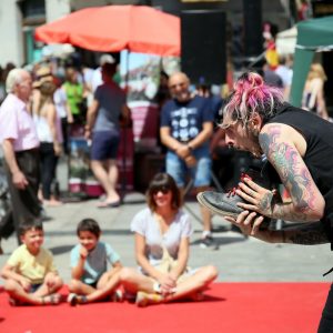 l Casco Histórico se llena de títeres y teatro con ‘Titiritoldo’ en un Corpus que finaliza con más música y fuegos artificiales 