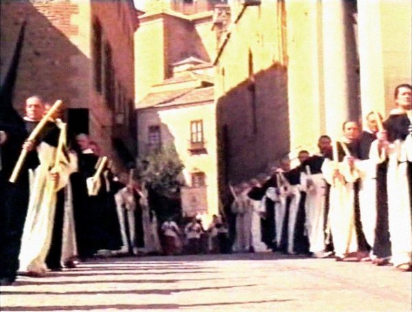 17_El Greco de Salce_Doble fila de dominicos a su paso por la calle Cardenal Cisneros