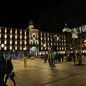 l Ayuntamiento iluminará este fin de semana la fachada de la delegación del Gobierno con los colores de la bandera LGTBI