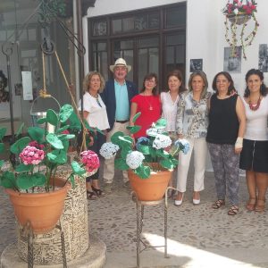 a alcaldesa respalda con su presencia el Certamen de Patios de Toledo y llama a los toledanos al disfrute de actividades organizadas
