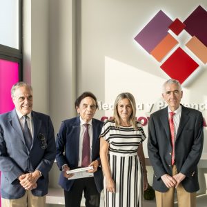 a alcaldesa acompaña al Doctor Luis Rodríguez Padial en la presentación de su nuevo centro de cardiología en Toledo