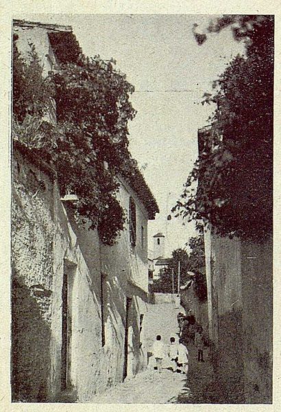 020_TRA-1930-283-284-Granada, el Albaicín, callejuela-Foto Milhos