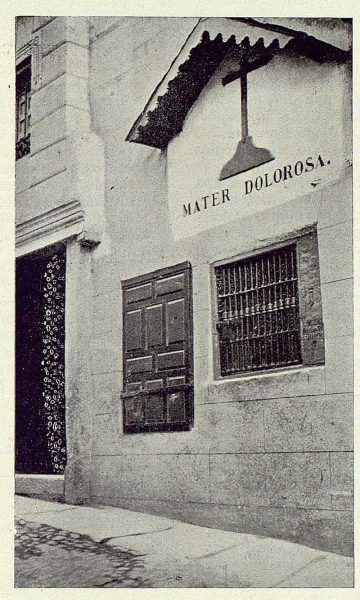 031_TRA-1924-211-Calle de Alfileritos, Virgen de los Alfileritos, hornacina-Foto Goitia