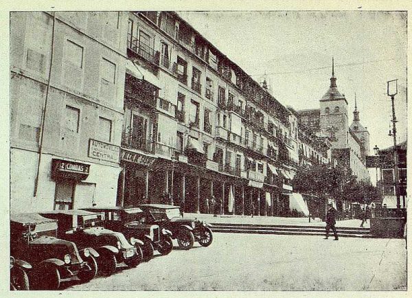 087_TRA-1925-224-Plaza de Zocodover, parada de coches-Foto Rodríguez