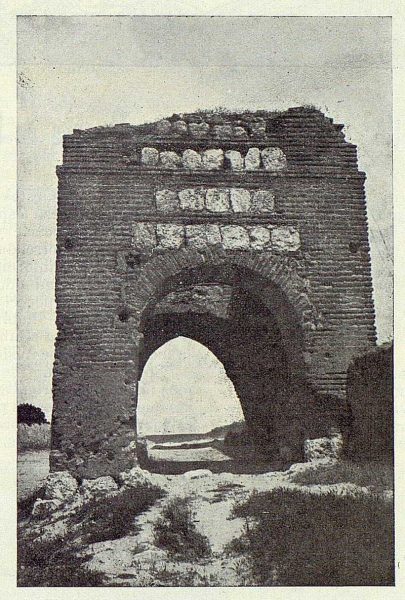 093_TRA-1924-203-Illescas, la puerta de Ugena-Foto Aguilar