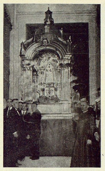 095_TRA-1924-210 - Farol con la Virgen del Sagrario