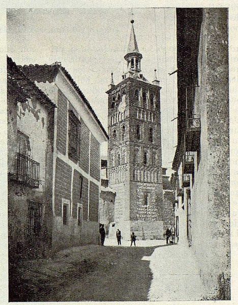 101_TRA-1929-265-Illescas, iglesia de Santa María, torre mudéjar-Foto Aguilar