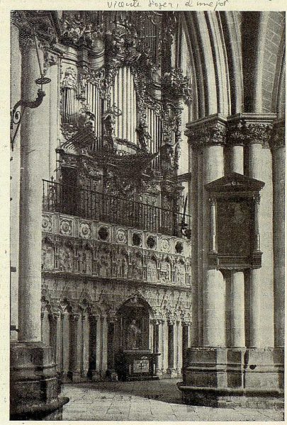 127_TRA-1926-232-Catedral, exterior del Coro