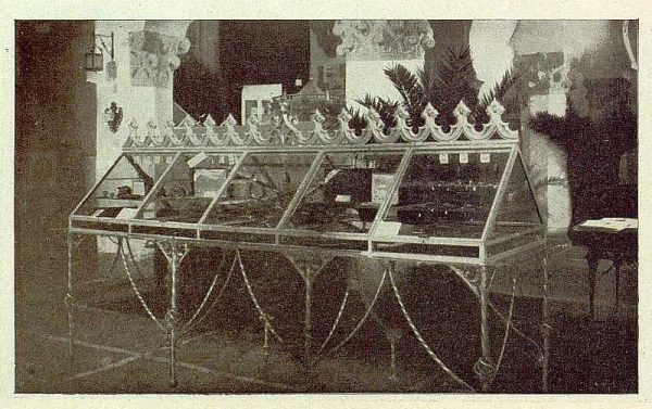 147_TRA-1929-269 - Exposición Regional de Bellas Artes e Industrias, Sinagoga de Santa María la Blanca, damasquinados toledanos - Foto Rodríguez