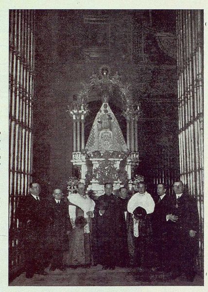 197_TRA-1924-205-Catedral, la Virgen en su Capilla-Foto Rodríguez