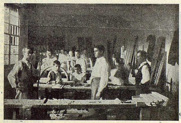 228_TRA-1923-197-La Industrial Moderna, maderas, taller de ebanistería