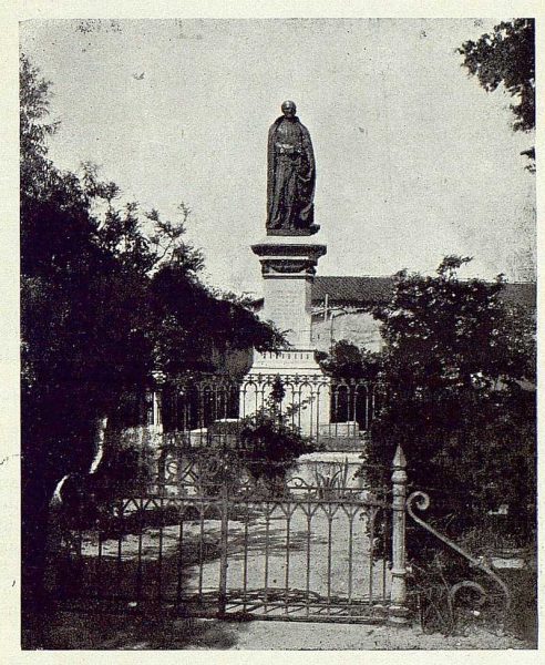 236_TRA-1923-197-Monumento al Padre Juan de Mariana en Talavera