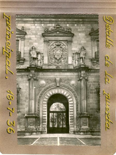 Año 1936-07-18 - Detalle de la Puerta Principal