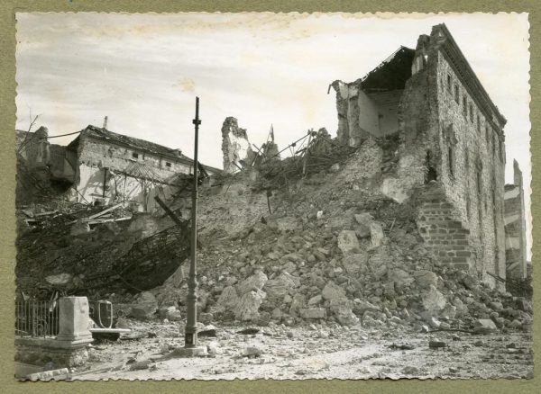Año 1943-04-06 - 1944-08-06 - Desescombro Fachada Norte_1