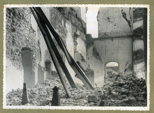 Año 1944-08-06 - 1945-07-28 - Desescombro y derribo Fachada Oeste_4