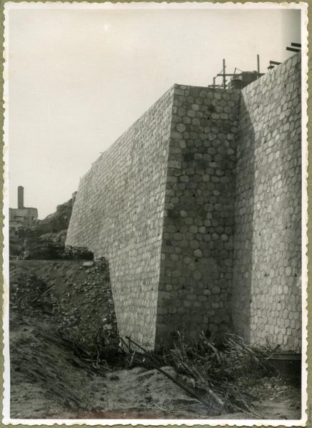 Año 1944-09-21 - Camino del muro almenado - Muro de contención_2