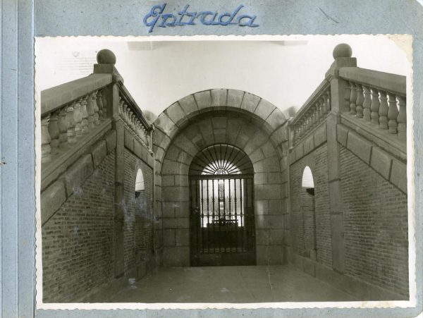 Año 1944-09-29 - Cripta_01 - Entrada
